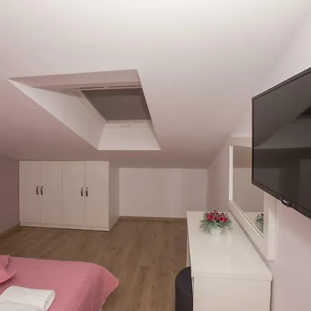 Vujcic Apartment Makarska