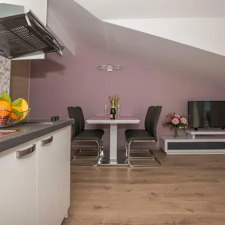 Vujcic מאקרסקה