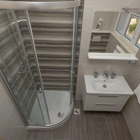 Vujcic * מאקרסקה