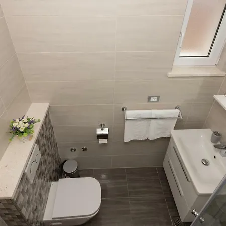 Vujcic * מאקרסקה